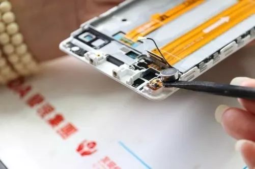修手機(jī)長個(gè)心眼 幾招教你判斷手機(jī)零件是否被偷換